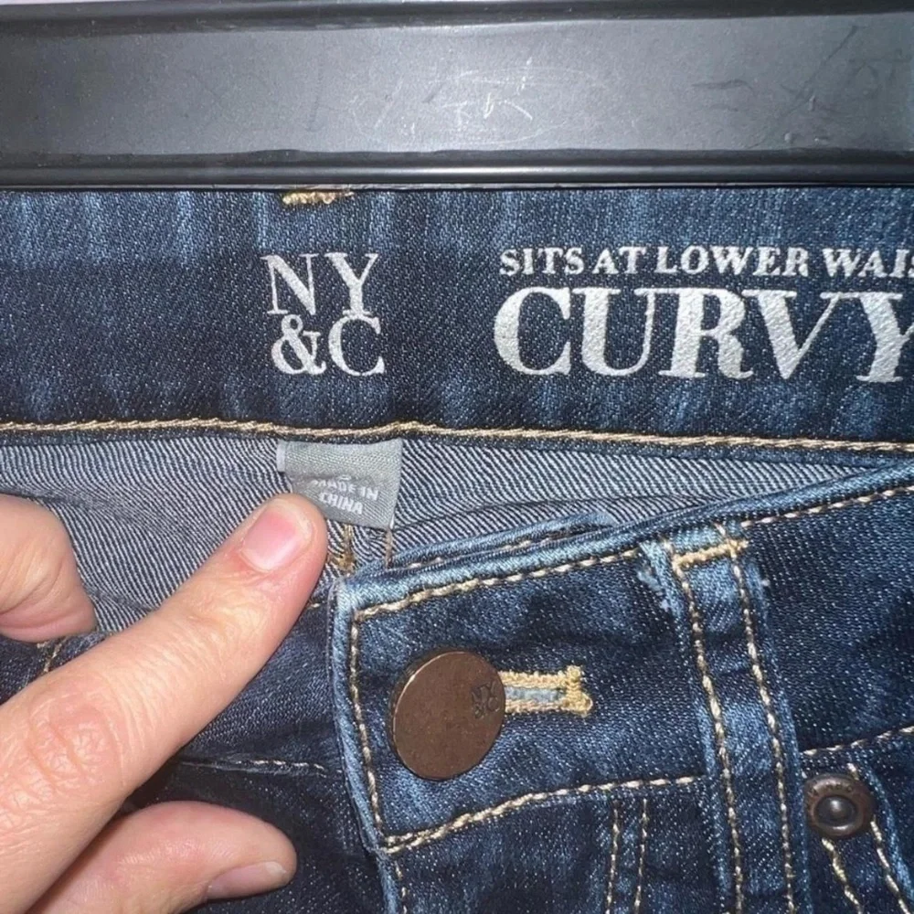 Navy blue cropped NY&C sits at lower waist curvy skinny  crop cuffed jeans 0